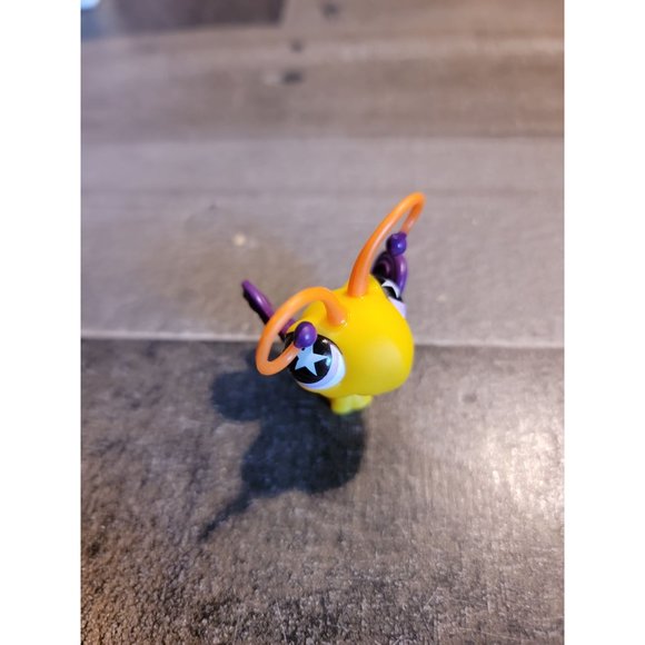 Littlest pet shop LPS yellow butterfly hasbro toy figure - Picture 2 of 5